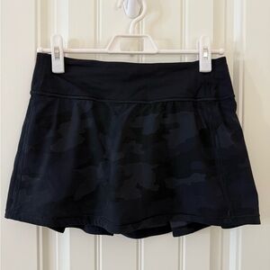 Lululemon Athletica Black Skort Regular Length (heritage 365 camo)